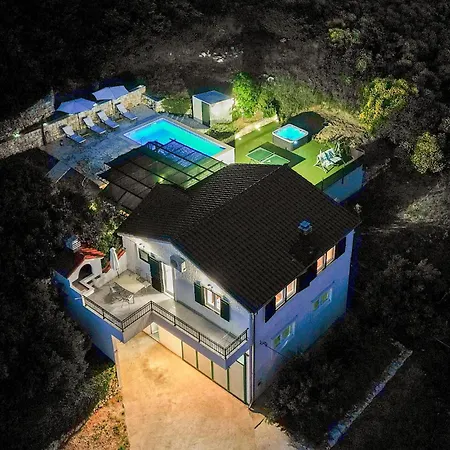 Gorgeous Home In Omis